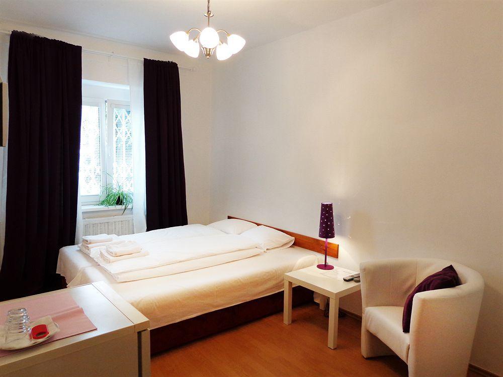 Pension Nika Praga Exterior foto