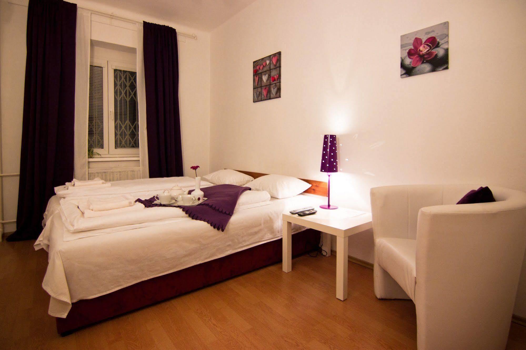 Pension Nika Praga Exterior foto