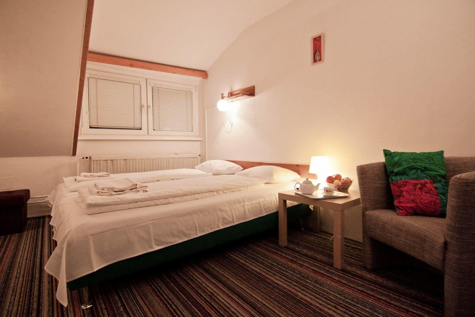 Pension Nika Praga Exterior foto